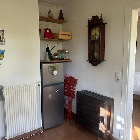 Rez De Jardin Calme Avec Parking - Entrée Des Artistes *