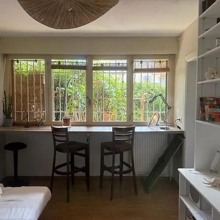 Rez De Jardin Calme Avec Parking - Entrée Des Artistes